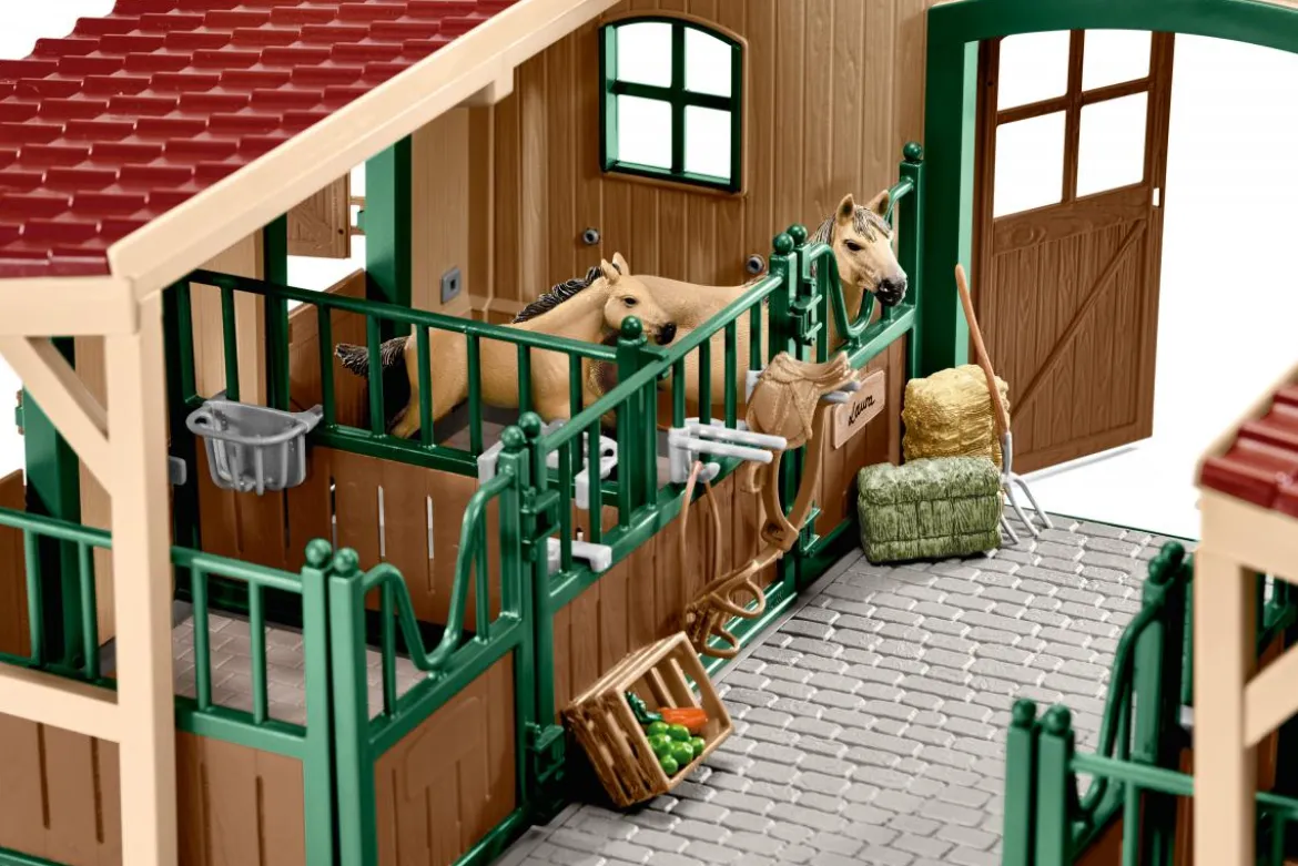 Écurie avec chevaux et accessoires