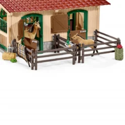 Écurie avec chevaux et accessoires