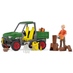 Garde forestier avec véhicule